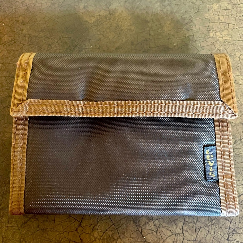 Vintage tan and brown Levi’s trifold wallet, never been used.